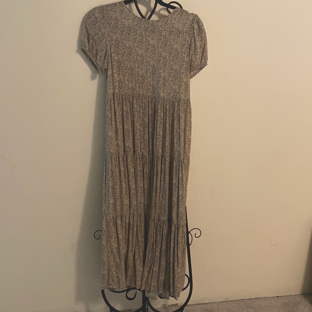 American eagle grey floral maxi dress with keyhole back detail